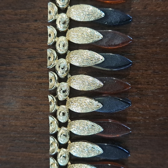 Vintage  1960s Coro Egyptian Revival Collar and Matching Clip on Earrings - Picture 6 of 11